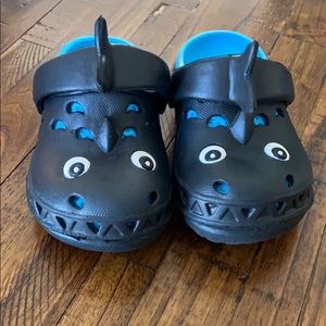 Toddler size 6/7 slip on shoes